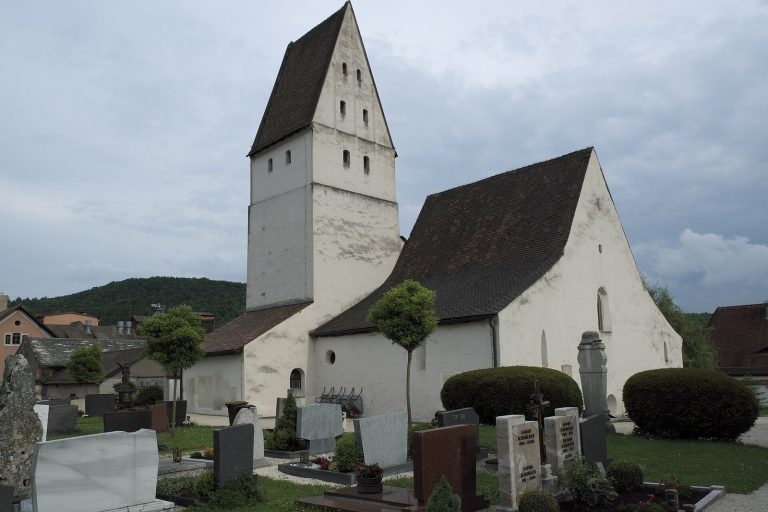 Galluskirche: A Carolingian-Origin Church in Pappenheim, Germany
