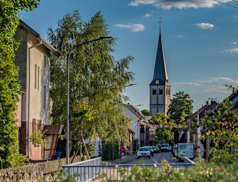 St. Aldegundis: A Romanesque and Gothic Parish Church in Germany