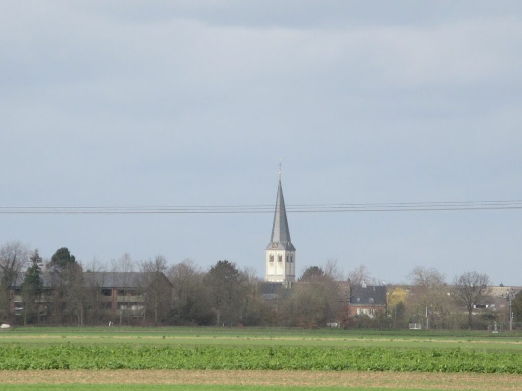 St. Aldegundis: A Romanesque and Gothic Parish Church in Germany 2 St. Aldegundis