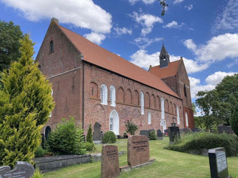 Eilsum Church (Krummhörn): A Medieval Romano-Gothic Church in Germany