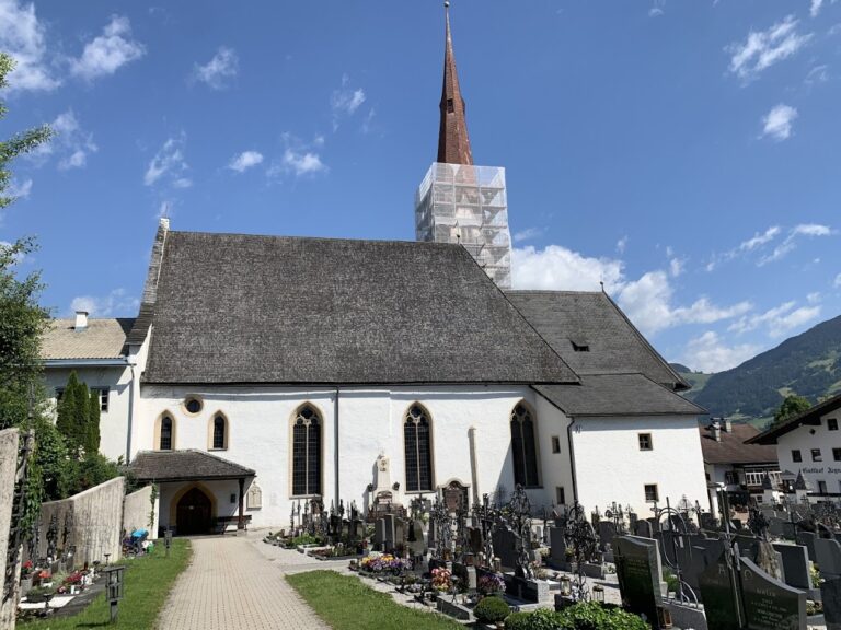 Pfarrkirche Mariä Himmelfahrt: A Gothic Parish Church in Austria