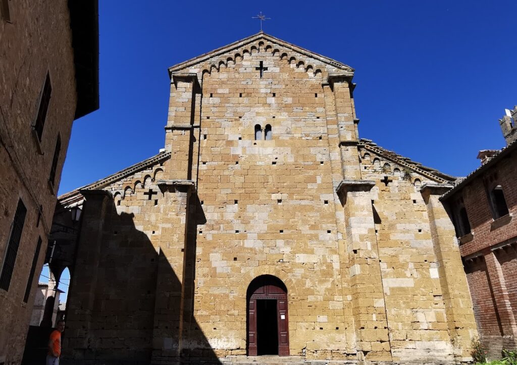 Collegiata di Castell'Arquato: A Romanesque Collegiate Church in Italy 3 Collegiata di Castell'Arquato