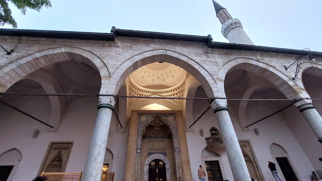 Gazi Husrev-beg Mosque: Sarajevo’s Principal Congregational Mosque 3 Gazi Husrev-beg Mosque