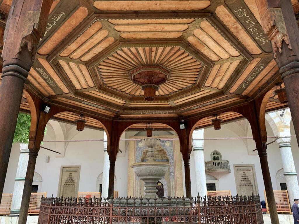 Gazi Husrev-beg Mosque: Sarajevo’s Principal Congregational Mosque 4 Gazi Husrev-beg Mosque