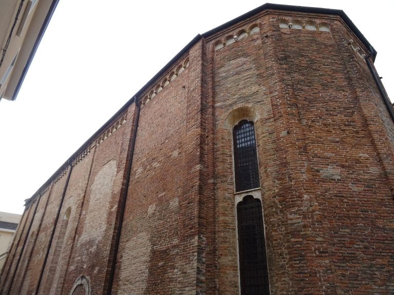 Sant’Antonio Abate: A Medieval Church and College Chapel in Padua