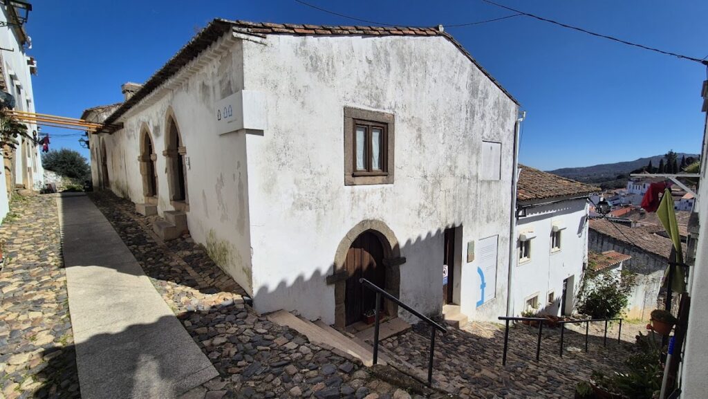 Sinagoga Medieval de Castelo de Vide: A Medieval Synagogue in Portugal 2 Sinagoga Medieval de Castelo de Vide