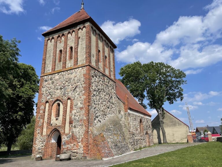 Church of Saints Peter and Paul in Grzędzice: A Late-Gothic Parish Church
