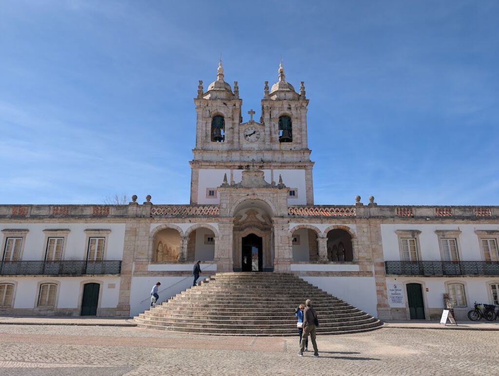 Sanctuary of Our Lady of Nazaré: A Marian Shrine in Portugal 1 Sanctuary of Our Lady of Nazaré