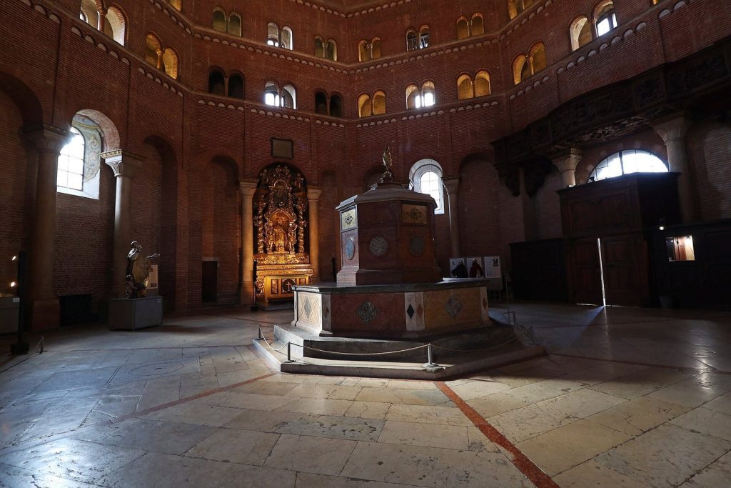 Cremona Baptistery: A Romanesque-Gothic Building for Christian Baptism 3 Cremona Baptistery