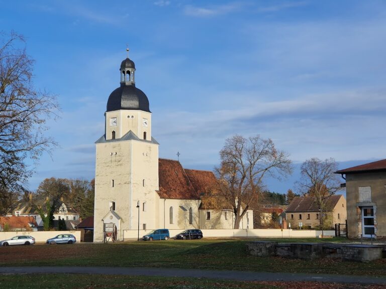 Kirche Thallwitz: An Evangelical Lutheran Church in Saxony