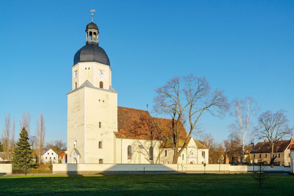 Kirche Thallwitz: An Evangelical Lutheran Church in Saxony 1 Kirche Thallwitz
