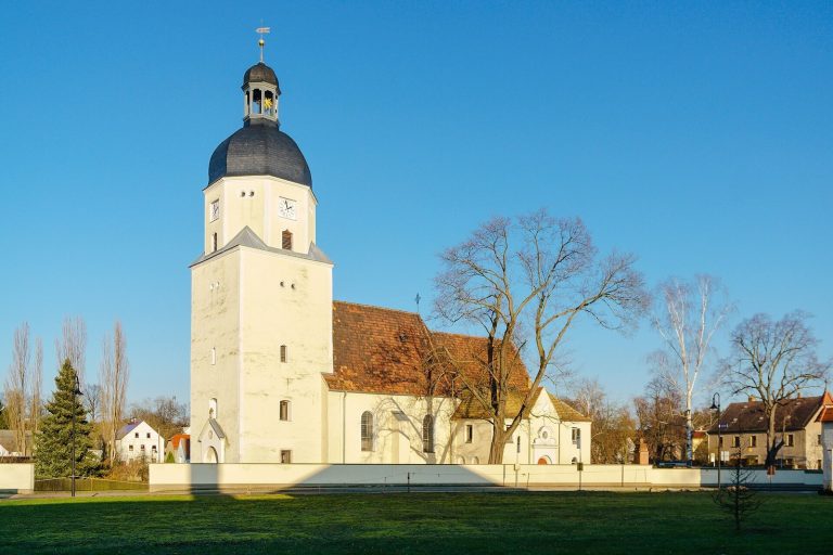 Kirche Thallwitz: An Evangelical Lutheran Church in Saxony