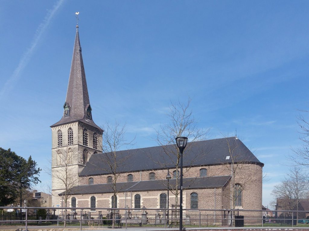 Sint-Martinuskerk: A Historic Roman Catholic Church in Eijsden, Netherlands 1 Sint-Martinuskerk