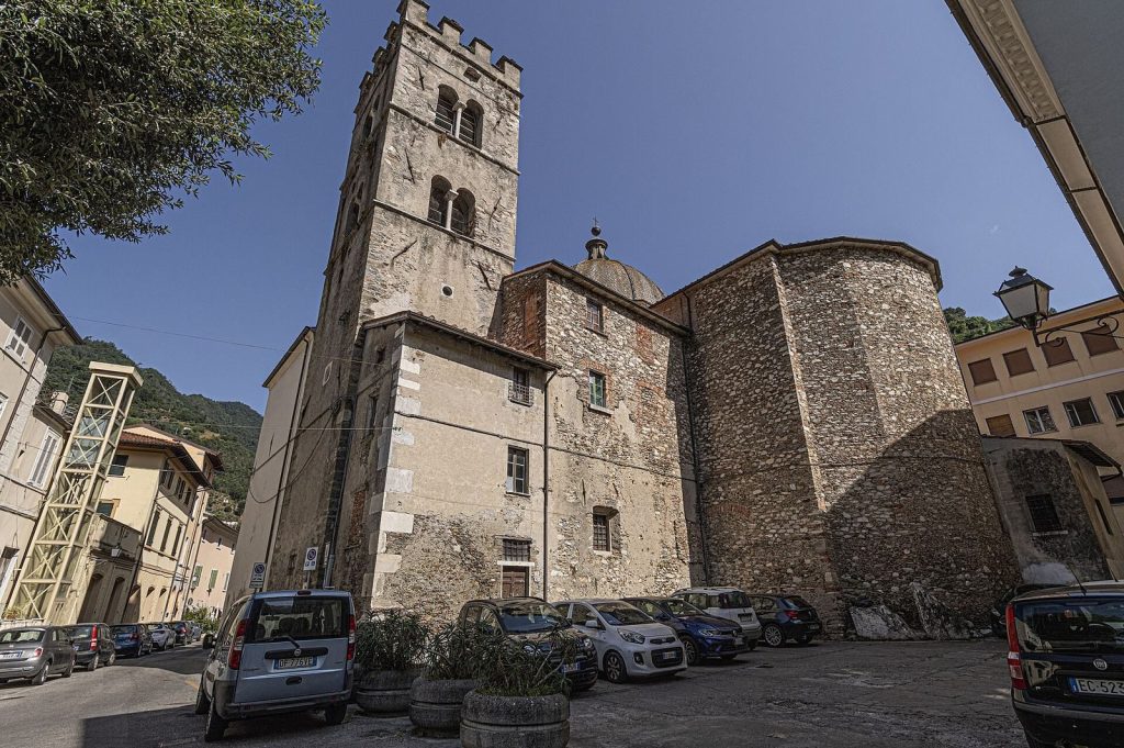 Santi Lorenzo e Barbara: The Principal Parish Church of Seravezza 3 Santi Lorenzo e Barbara