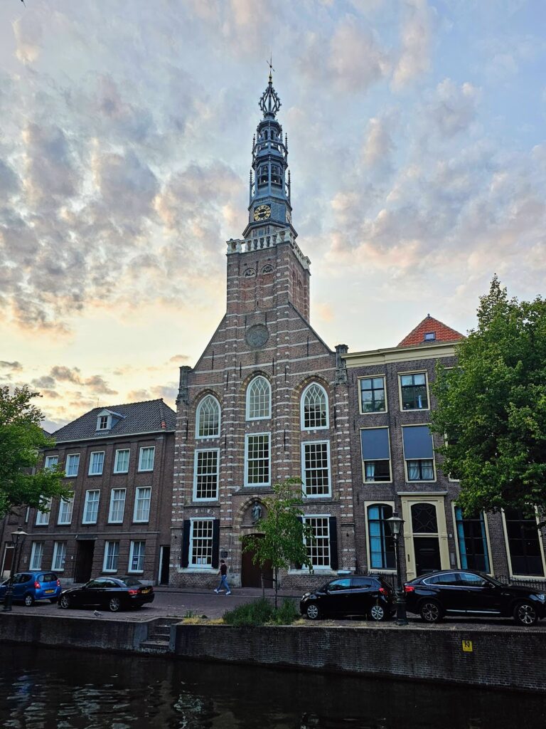 Sint-Lodewijkskerk: A Roman Catholic Church in Leiden