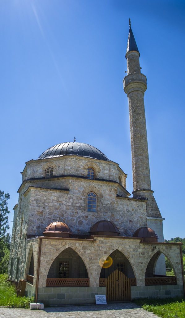 Sultan Selim Mosque (Knežina): An Ottoman Mosque in Bosnia and Herzegovina 1 Sultan Selim Mosque (Knežina)