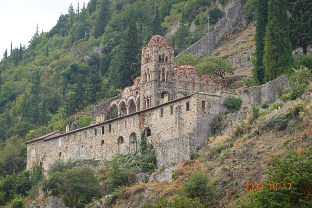 Pantanassa Monastery: A Late Byzantine Monastic Complex at Mystras 2 Pantanassa Monastery