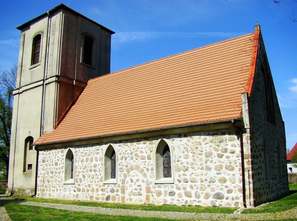 Holy Trinity church in Kołbaskowo: A Late Romanesque Parish Church in Poland 1 Holy Trinity church in Kołbaskowo