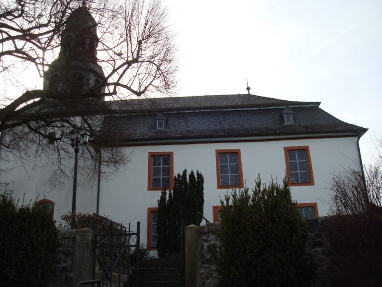 Evangelische Kirche Rödgen: A Protestant Preaching Church in Gießen, Germany