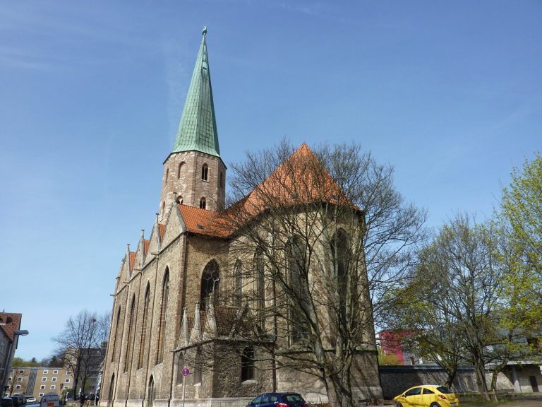 St. Petri (Braunschweig): A Gothic Parish Church in Germany