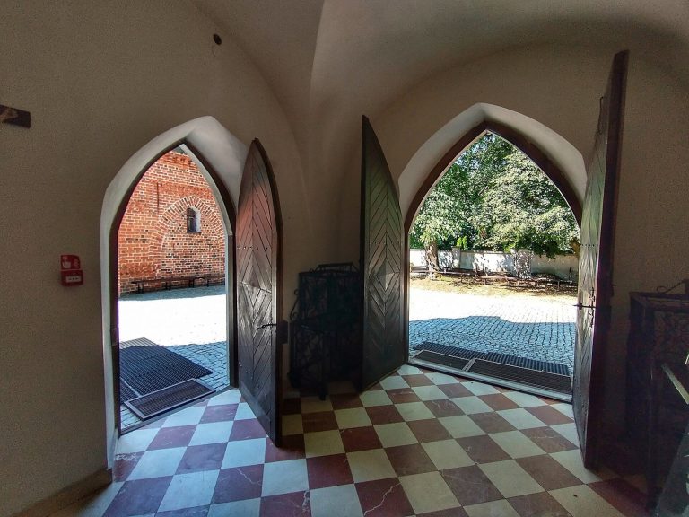 Church of St Stanislaus the Bishop and St Thomas the Apostle in Piotrawin