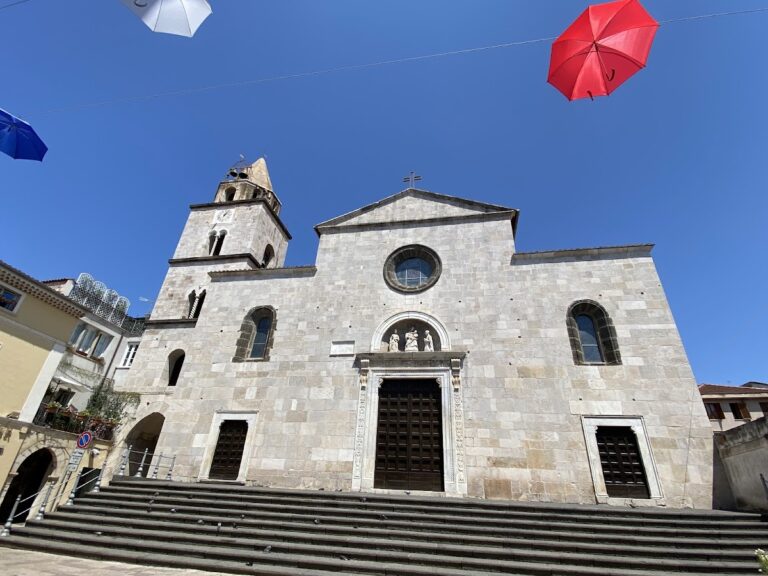 Santa Maria in Piazza: A Renaissance Catholic Church in Fondi