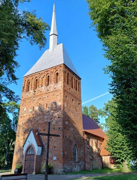 Dorfkirche Dobiesław: A Late Gothic Parish Church in Poland 2 Dorfkirche Dobiesław