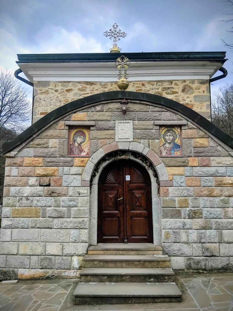 Manastir Kamenac: A Serbian Orthodox Monastery in Serbia