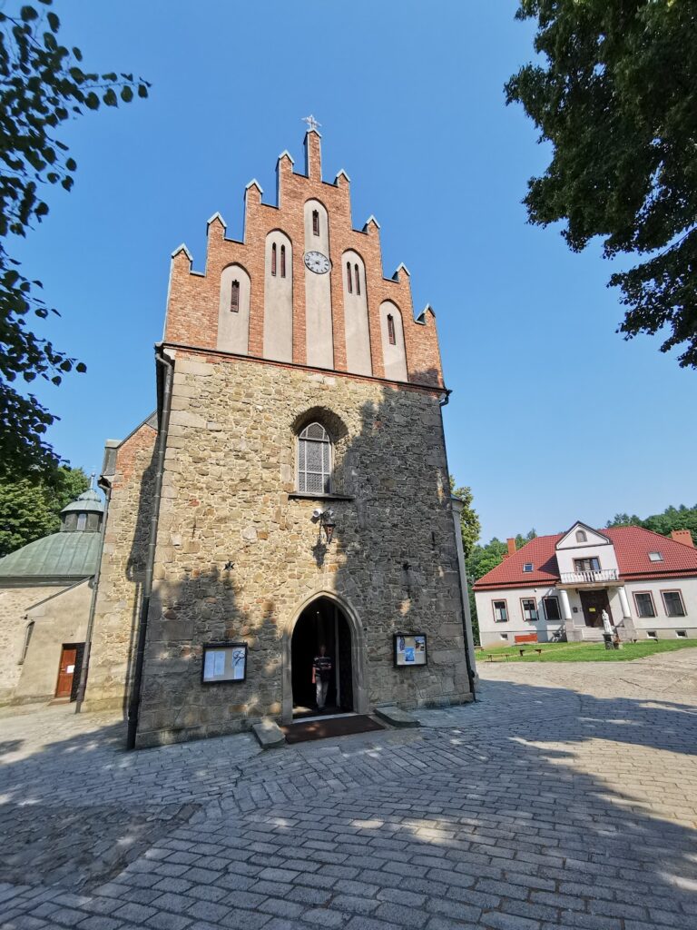 Church of the Nativity of the Virgin Mary in Czchów: A Gothic Parish Church in Poland