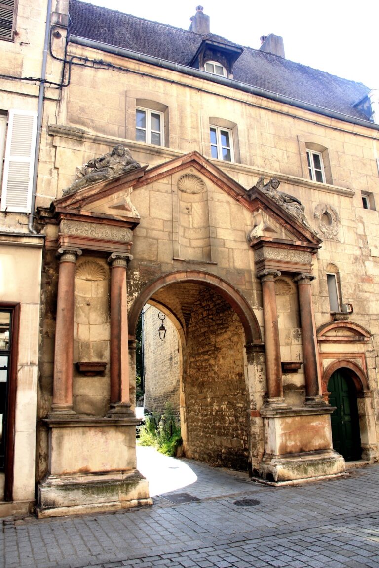 Cordeliers Convent in Dole: A Franciscan Religious and Civic Complex