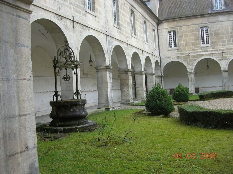 Cordeliers Convent in Dole: A Franciscan Religious and Civic Complex