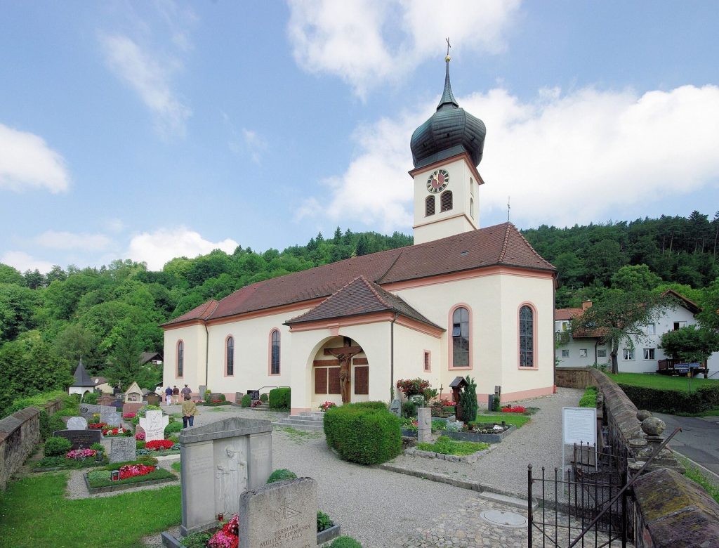 St. Hilarius: A Baroque Parish Church in Freiburg im Breisgau 1 St. Hilarius