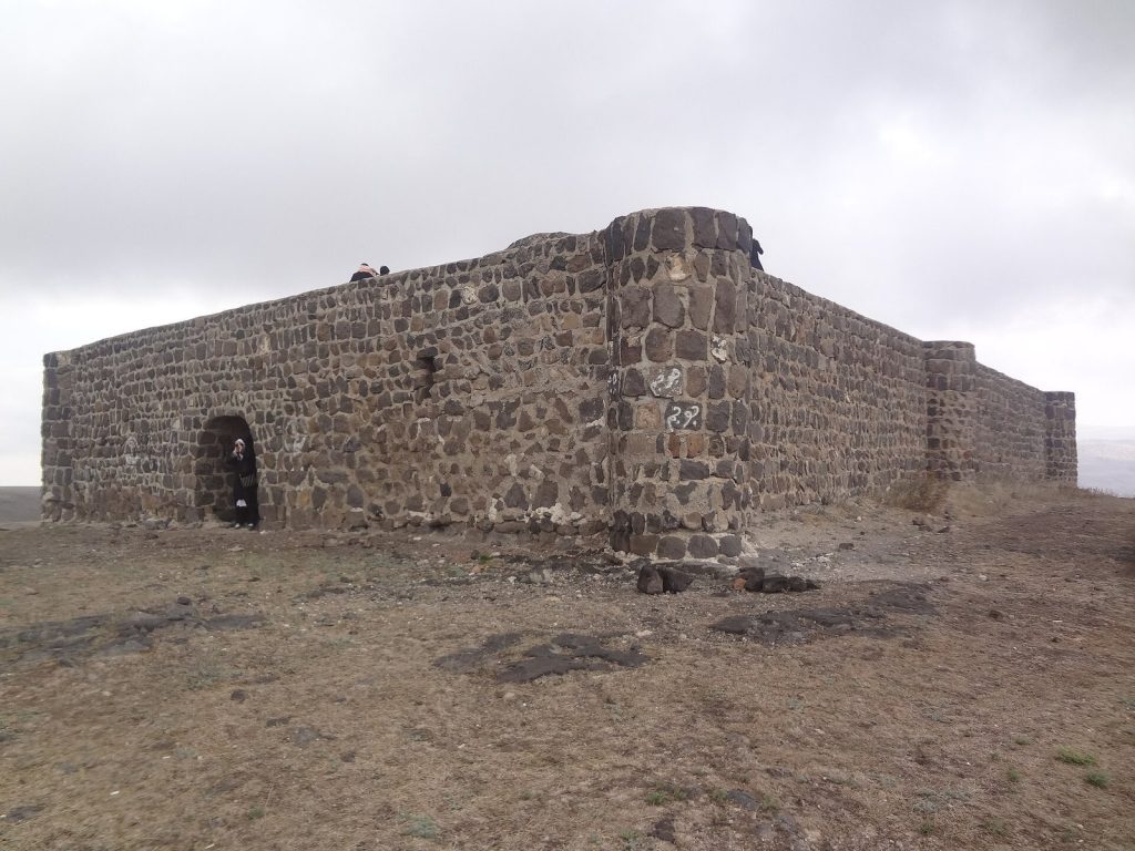 Sain Stone Caravanserai: A Safavid Roadside Shelter in Iran 1 Sain Stone Caravanserai