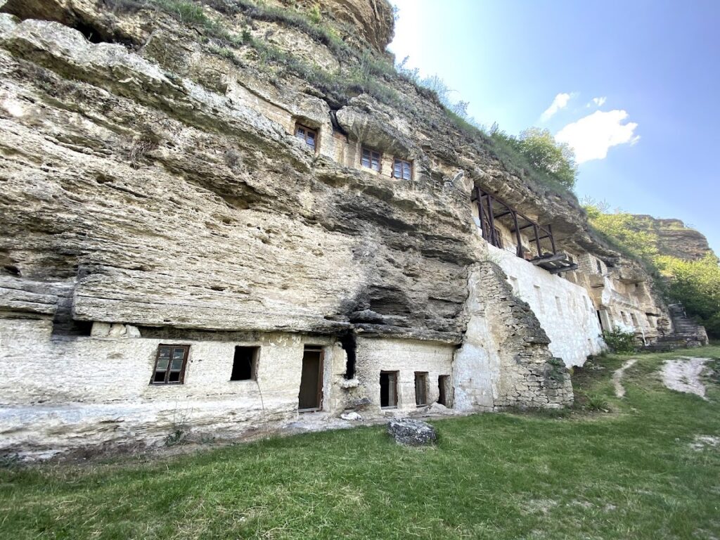 Țipova Monastery