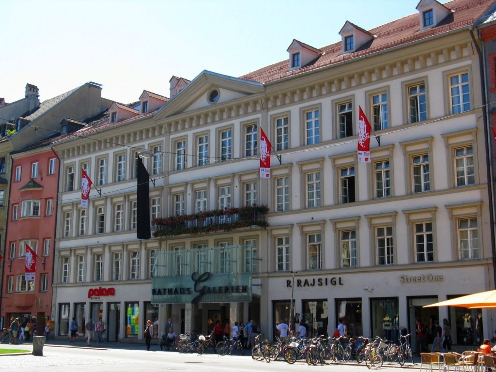 Innsbruck Town Hall: A Historic Municipal Complex in Austria 3 Innsbruck Town Hall