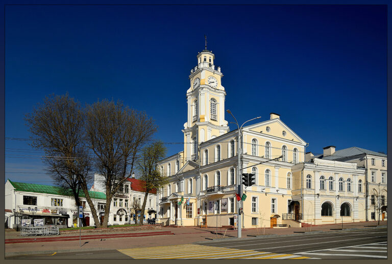 City hall, Viciebsk: A Historic Municipal Building in Belarus