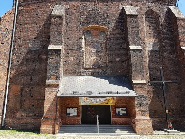 Saints Francis of Assisi and Peter of Alcantara Church in Namysłów: A Gothic Franciscan Parish Church