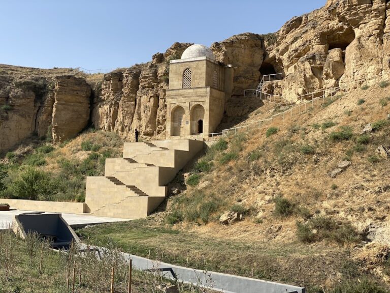 Diri Baba Mausoleum: A Fifteenth-Century Mausoleum-Mosque in Azerbaijan