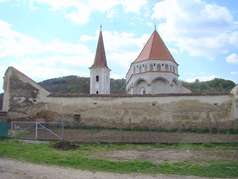 Lutheran Church in Cloașterf, Mureș: A Fortified Church in Romania