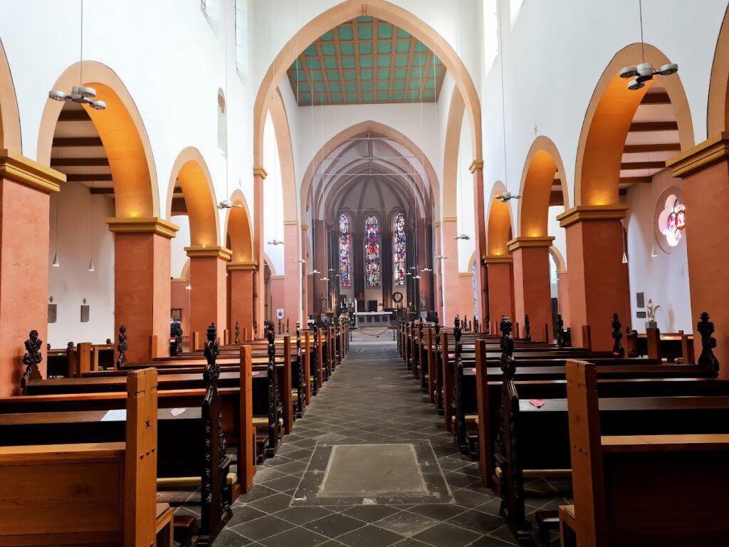 St. Suitbertus: A Basilica Minor and Parish Church in Düsseldorf 2 St. Suitbertus
