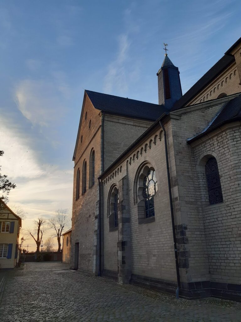 St. Suitbertus: A Basilica Minor and Parish Church in Düsseldorf 3 St. Suitbertus