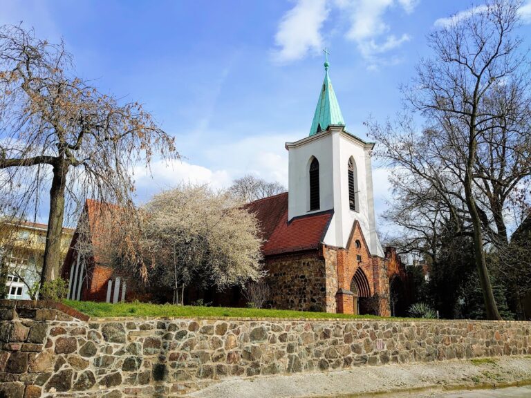 Parish Church Weißensee: A Historic Evangelical Church in Berlin
