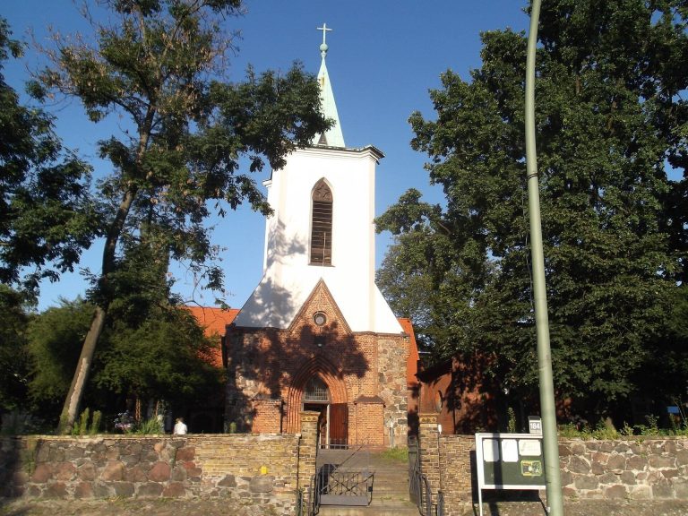 Parish Church Weißensee: A Historic Evangelical Church in Berlin