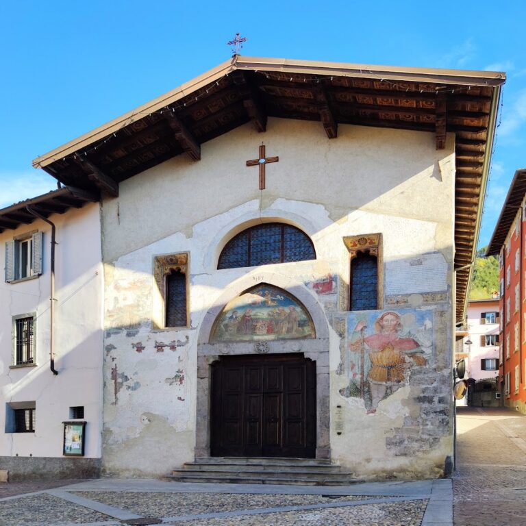 Sant’Anna in Clusone: A Gothic Franciscan Church in Italy