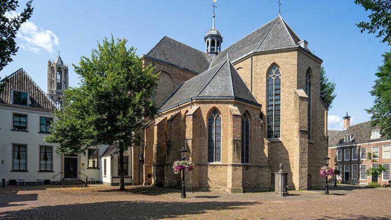 St. Peter’s Church, Utrecht: A Romanesque Collegiate Church