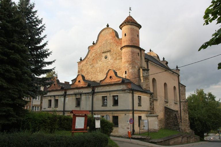 Lesko Synagogue: A Historic Jewish House of Worship in Poland