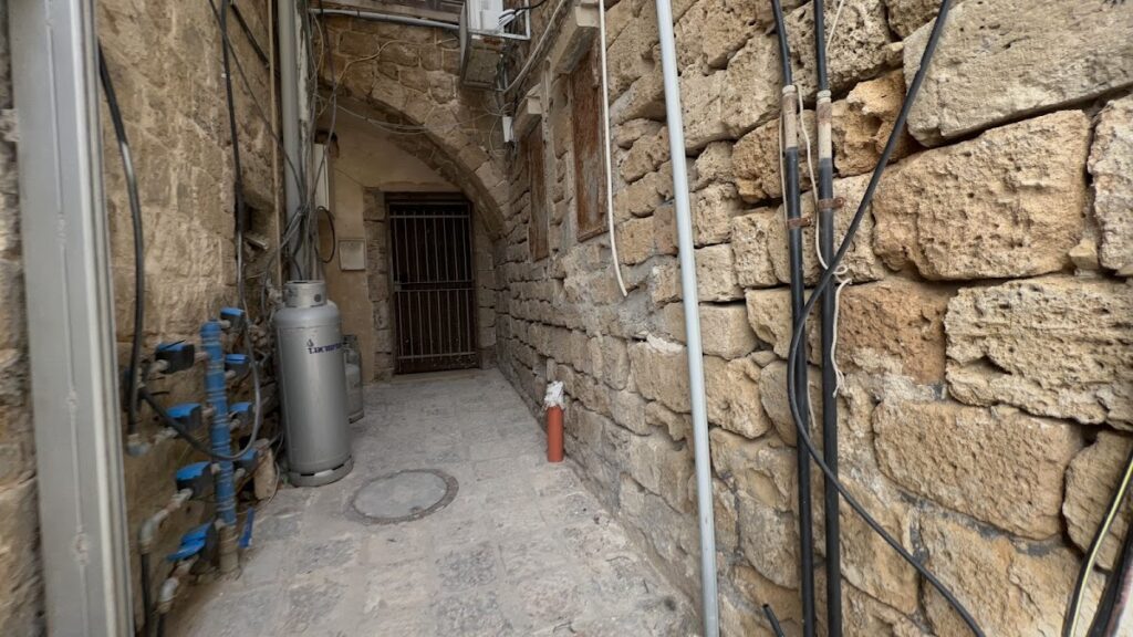 Khan al-Umdan: An Ottoman Caravanserai in Acre 2 Khan al-Umdan