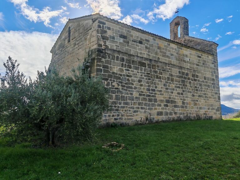 Ermita de San Miguel de Villatuerta: A Medieval Monastery and Hermitage in Spain