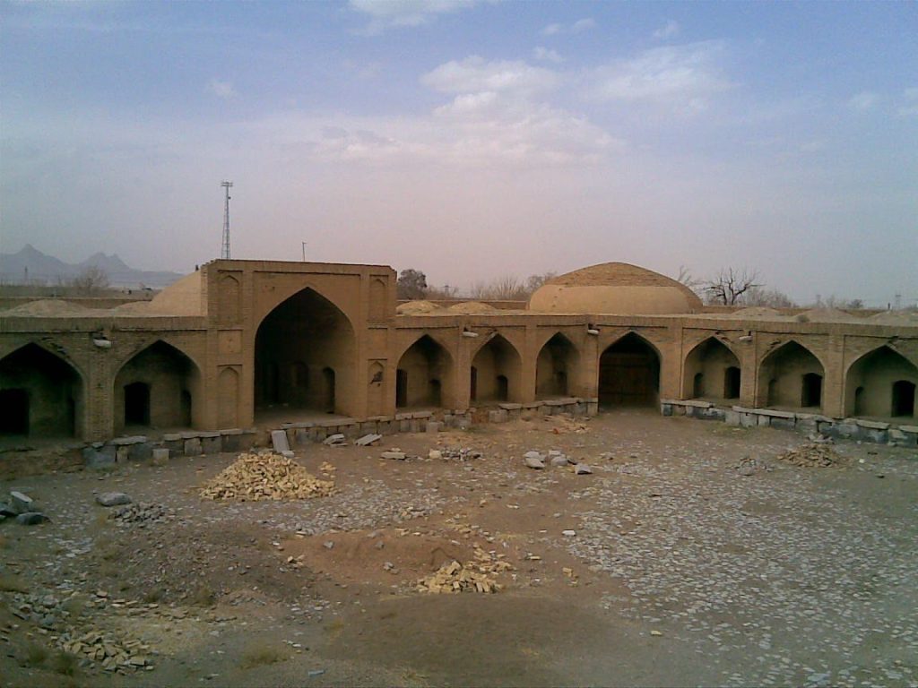 Chaleh Siah Caravanserai: A Safavid Roadside Complex in Iran 1 Chaleh Siah Caravanserai