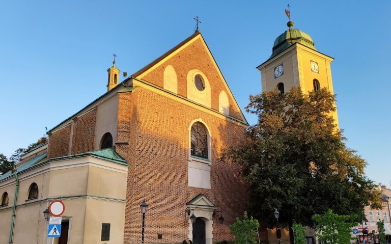 Saints Stanislaus and Adalbert Church in Rzeszów: A Gothic-Baroque Parish Church